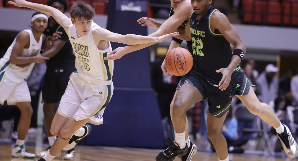 5 -Star Darryn Peterson, lenda do Kansas Jacque Vaughn, enquanto retorna à equipe de Bill Self
