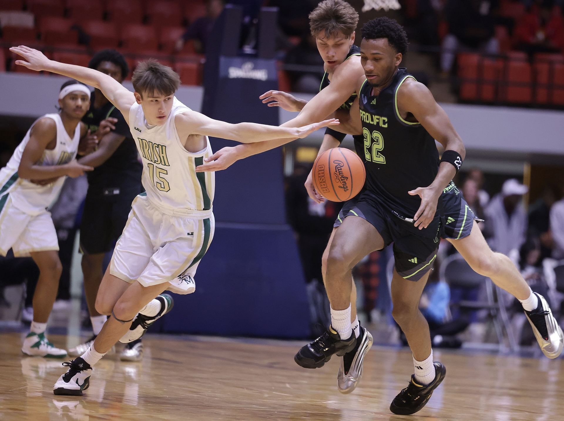5 -Star Darryn Peterson, lenda do Kansas Jacque Vaughn, enquanto retorna à equipe de Bill Self