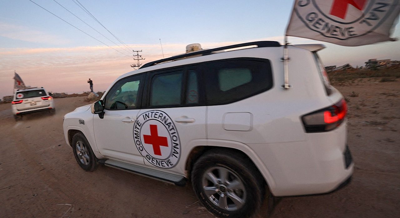 A Cruz Vermelha está lutando por reféns, para aliviar a situação “catastrófica” em Gaza