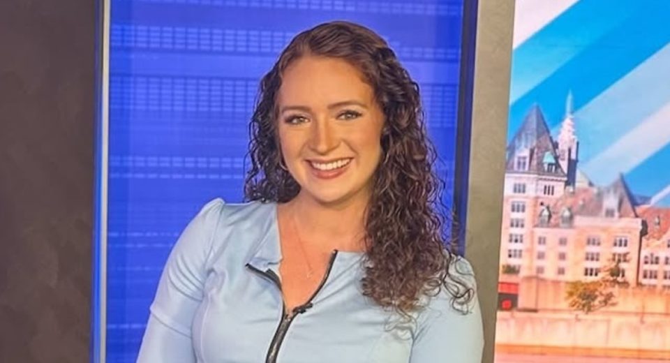 A apresentadora de notícias grávida, Olivia Jachch, entra em trabalho de parto ao vivo no ar