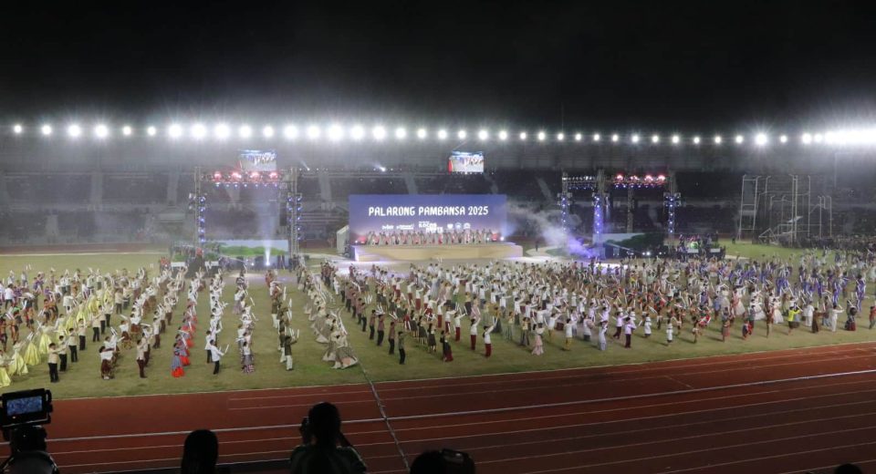 A família nacional se desenrola em Laoag; Mark participa da abertura