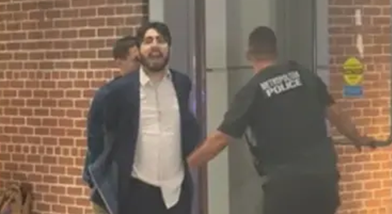 A mídia de regime iraniano elogiou o atirador do Museu Judaico DC como um “querido irmão”