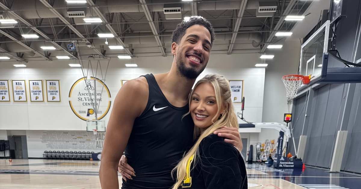 A namorada do Pacers de Tyrese Haliburton comemora depois do Crazy Game 1