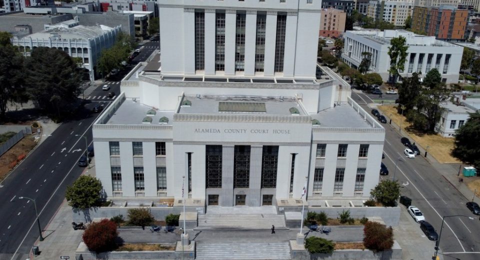 A polícia de Oakland enfrenta um problema raro após a partida do DNA: o suspeito é um gêmeo