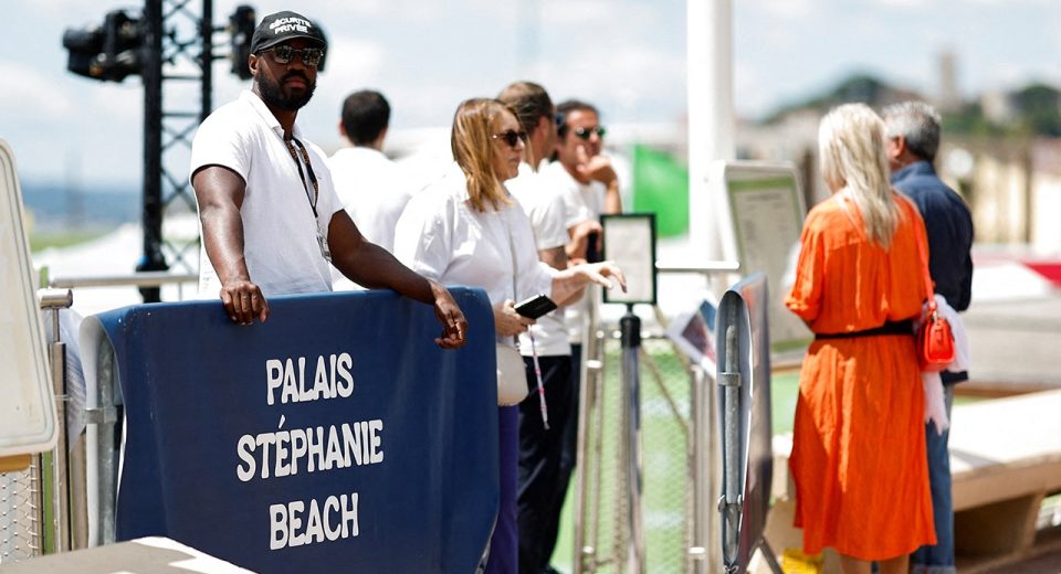 A queda de energia interrompe o último dia do festival de cinema em Cannes, a polícia está investigando possível possível incendiário