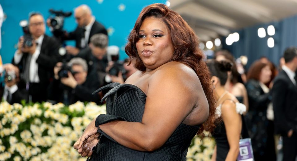 Alex Newell afirma que o sobrevivente do câncer foi verificado e foi descoberto por Venmo