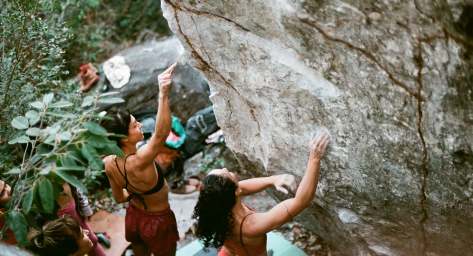 ‘Rocha, substantivo feminino’: Mulheres escaladoras se unem para fazer cinema e esporte em Goiás