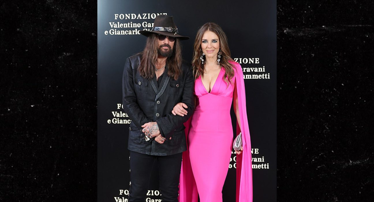 Billy Ray Cyrus, Liz Hurley lidera seu romance na estrada