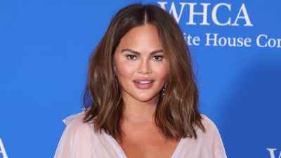 Chrissy Teigen compartilha uma explicação sobre seu procedimento misterioso