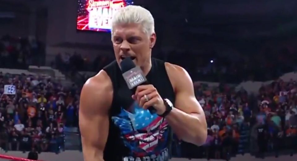 Cody Rhodes de 39 anos -Ally, WWE Saturday Night Main Event depois que o ar usa sua jaqueta