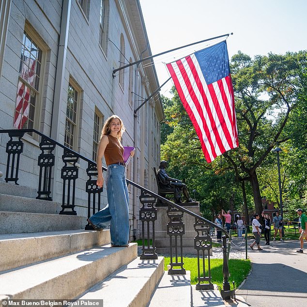 Dentro do primeiro ano da princesa Elisabeth, em Harvard, como um futuro real belga na Universidade de Ivy League permanece incerto no meio da guerra de Trump com estudantes internacionais