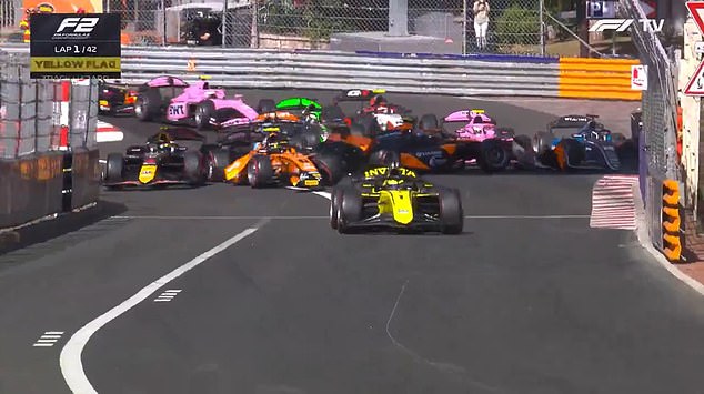 Fórmula 2 Caos em Mônaco Quando McLaren Star aciona uma pilha de 11-AUTO na primeira esquina para forçar a bandeira vermelha precoce