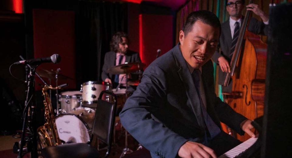 Fremont Jazz Pianist transforma um recital escolar em um concerto épico