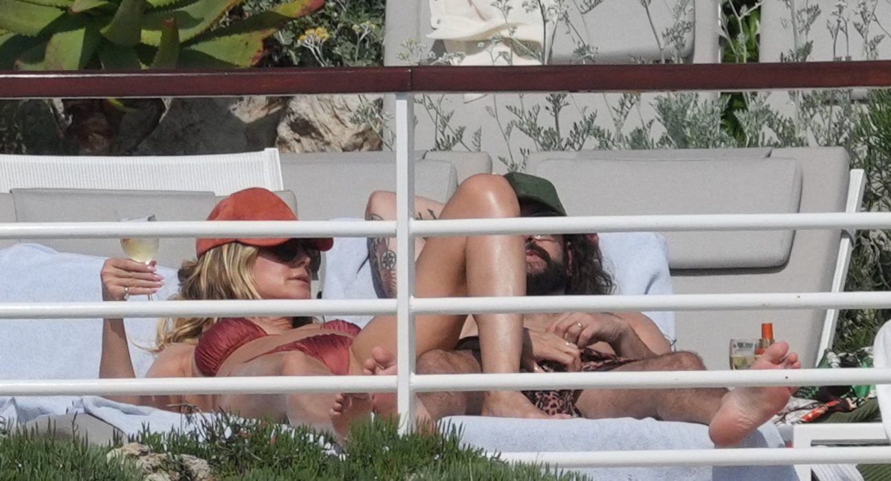 Hyidi tlow fica pobre de Tom Kaulitz quando o sol se põe em Kanan