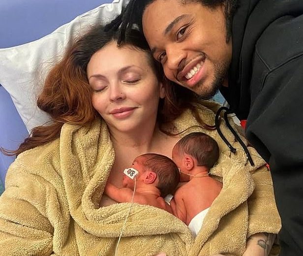 Jesy Nelson compartilha uma nova foto com seu filho gêmeo e se abre em “Heart” e “Scary Time” na unidade de terapia intensiva para recém -nascidos