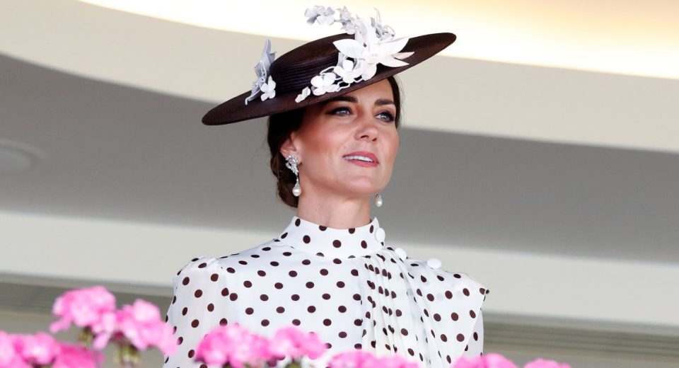 Kate Middleton adora este estilo de temperamento atemporal: compre 12 seleções semelhantes para menos