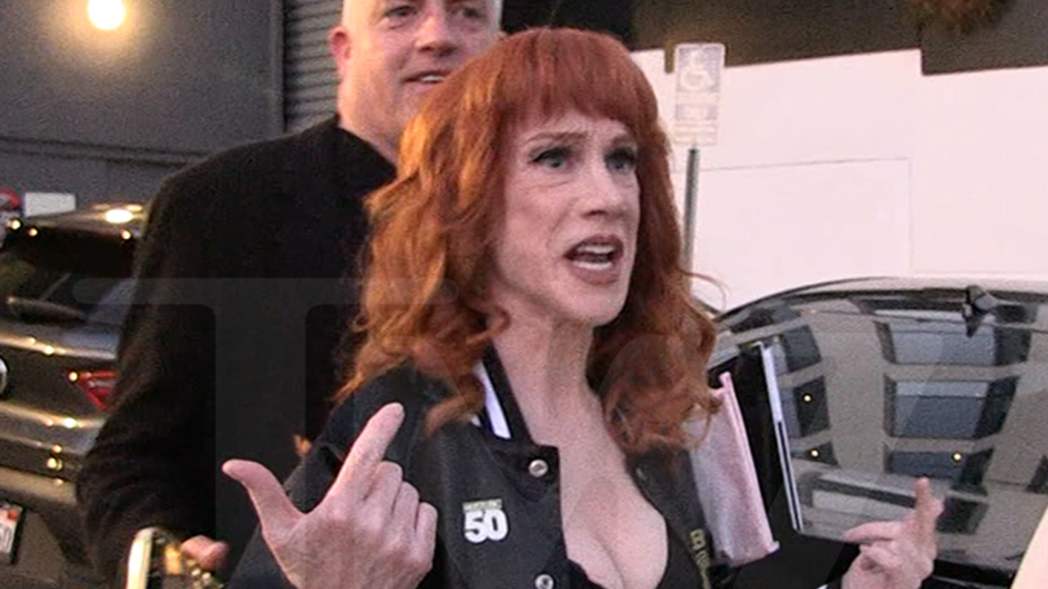 Kathy Griffin afirma que iniciou a segurança da comunidade LGBTQ +