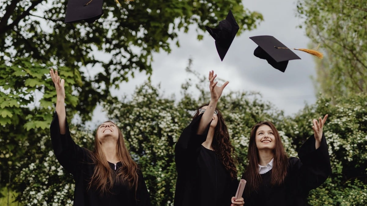 Melhores gausos de formatura para ela: ideias para presentes para graduados universitários