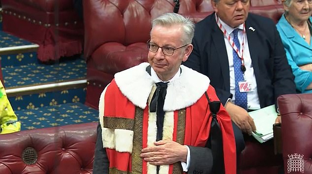 Michael Gove se estabelece nos cavalheiros: o ex -ministro Tory se torna Baron Gove de Torra depois que Rishi Sunaka deu -lhe suculenta