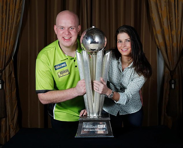 O triplo campeão mundial do Arrow Michael Van Gerwen se separou de sua esposa há 10 anos e sai dos torneios depois que o oponente disse: “Não sei o que há de errado com ele”