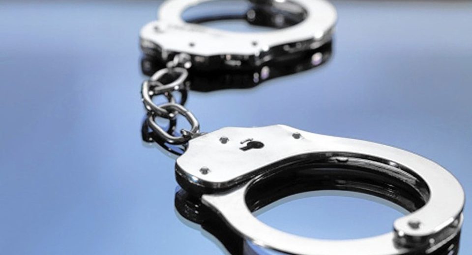 Professor no sul de São Francisco preso por acusações de crimes casuais com menores