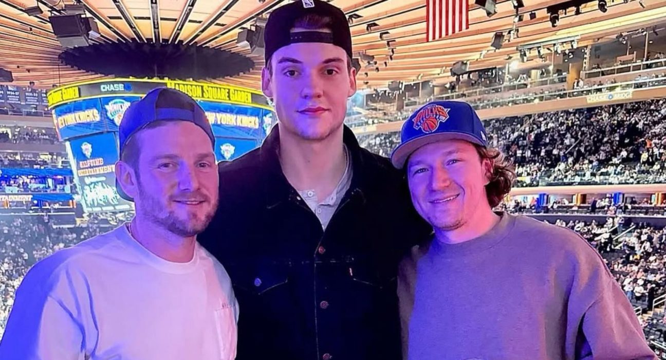 Rangers Matt Rempe, Tyler Toffoli e Jonathan Quick, Madison Square Garden retornou para se juntar ao Knicks-Pacers Game 2