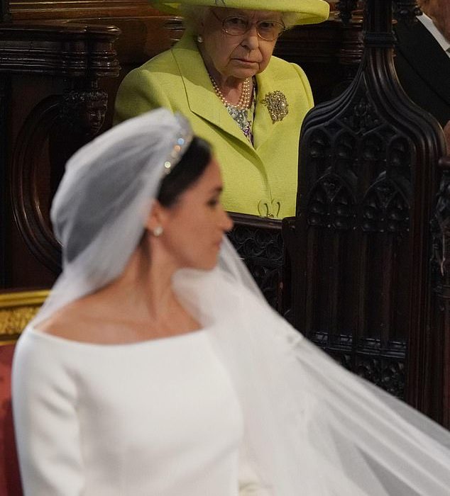 Revelado: 16 vezes Meghan Markle quebrou o Protocolo Real – e até fez isso em seu engajamento fotográfico