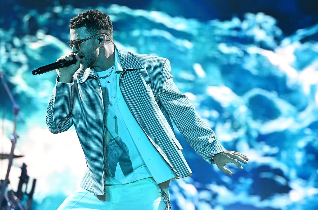 Revisão: Justin Timberlake vence durante a parada final de sua turnê