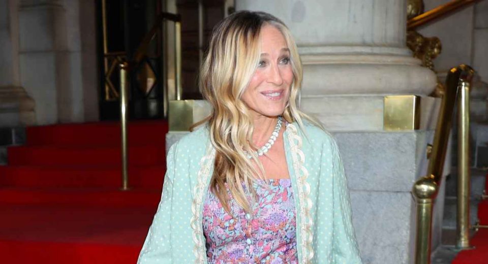 Sarah Jessica Parker Carrie Bradshaw Os canais de vestuário floral – Tenha a aparência de apenas US $ 30!