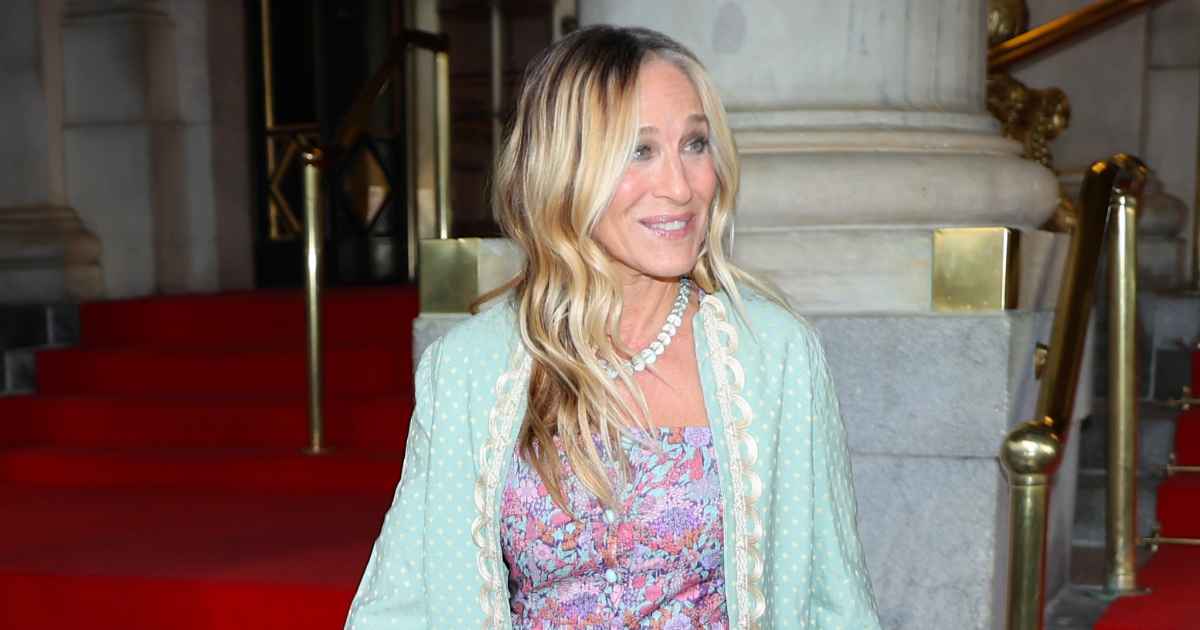 Sarah Jessica Parker Carrie Bradshaw Os canais de vestuário floral – Tenha a aparência de apenas US $ 30!