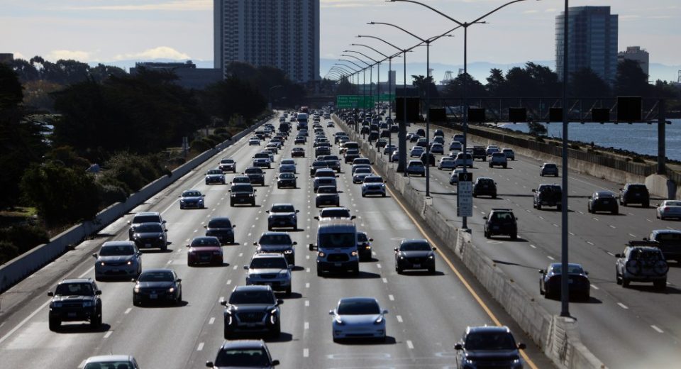 Senado de voz para matar o carro elétrico da Califórnia