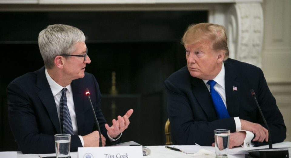 Trump ameaça uma taxa de 25% na Apple na verdade no post social