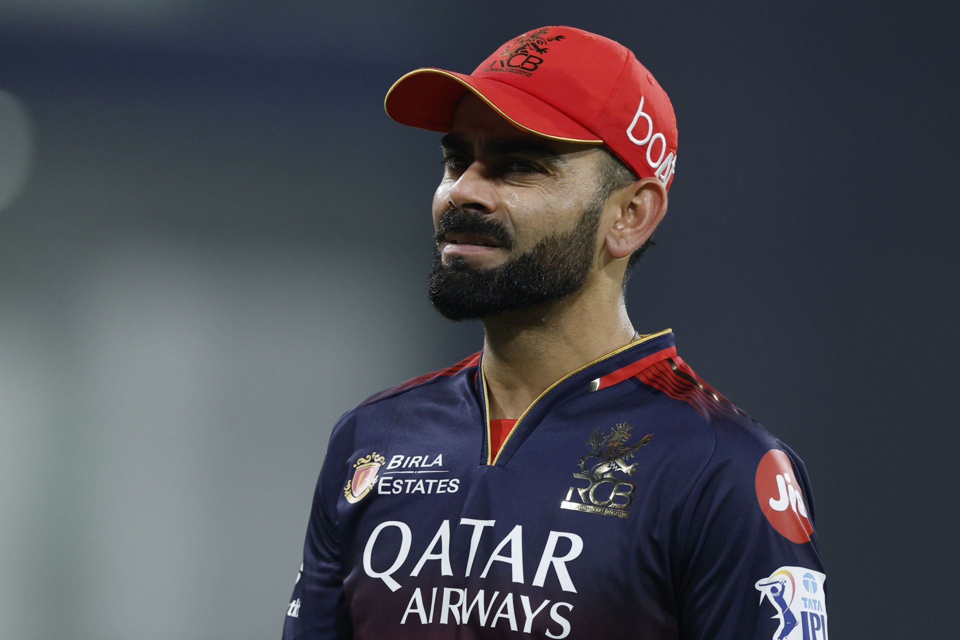 Virat Kohli faz um discurso animado com o caro Suyash Sharma, RCB vs SRH IPL 2025 (relógio) do Spinner Heinrich Klaasen (relógio)