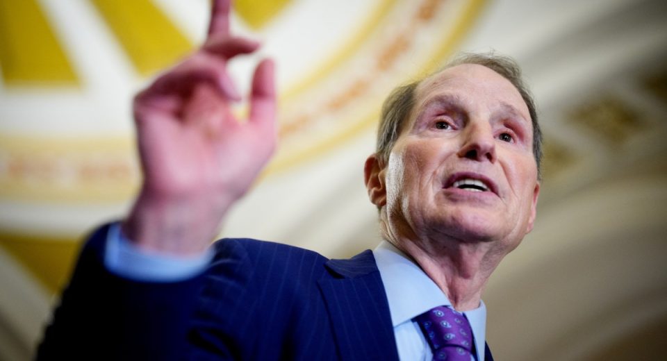 Wyden: AT&T, T-Mobile e Verizon não tomaram senadores cientes dos pedidos de vigilância