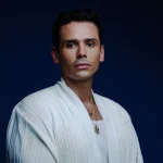 A Star Hollywood diminui as principais indicações de que poderia estar na linha para ser o próximo 007 ao assinar um acordo com os provedores de ômega de vigilância – depois que um novo favorito apareceu para este papel