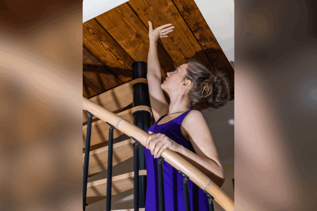 A mulher lembra o que está em sua atenção para quem se esconde